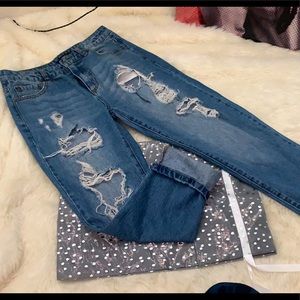 FOREVER21 LightBlue Wash Boyfriend Jean Distressed